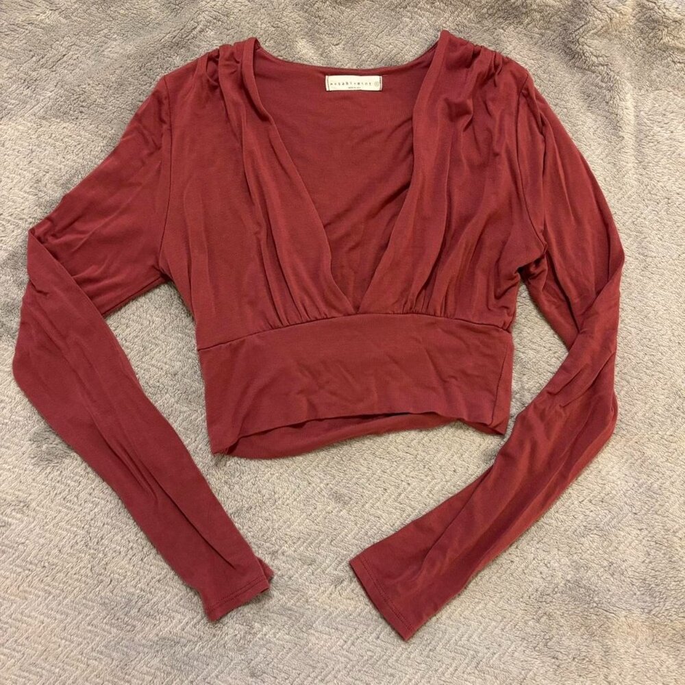 Boutique Long Sleeve V-Neck Top Size Small Burgundy